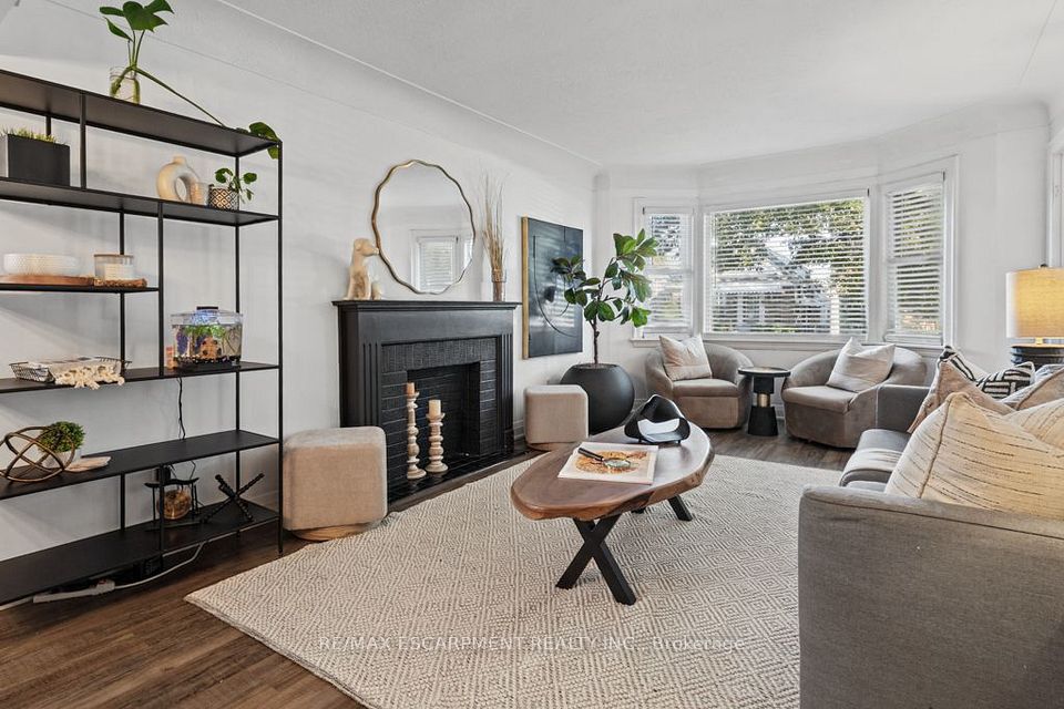 202 Huxley Avenue S, Hamilton, ON L8K 2R3 11