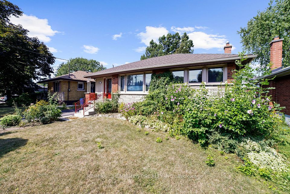 272 Upper Paradise Road, Hamilton, ON L9C 5C2 2