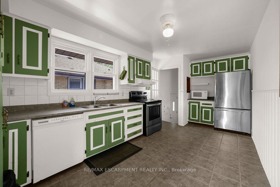 272 Upper Paradise Road, Hamilton, ON L9C 5C2 8