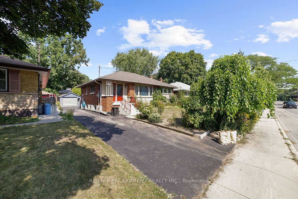 Detached at 272 Upper Paradise Road, Hamilton, ON L9C 5C2
