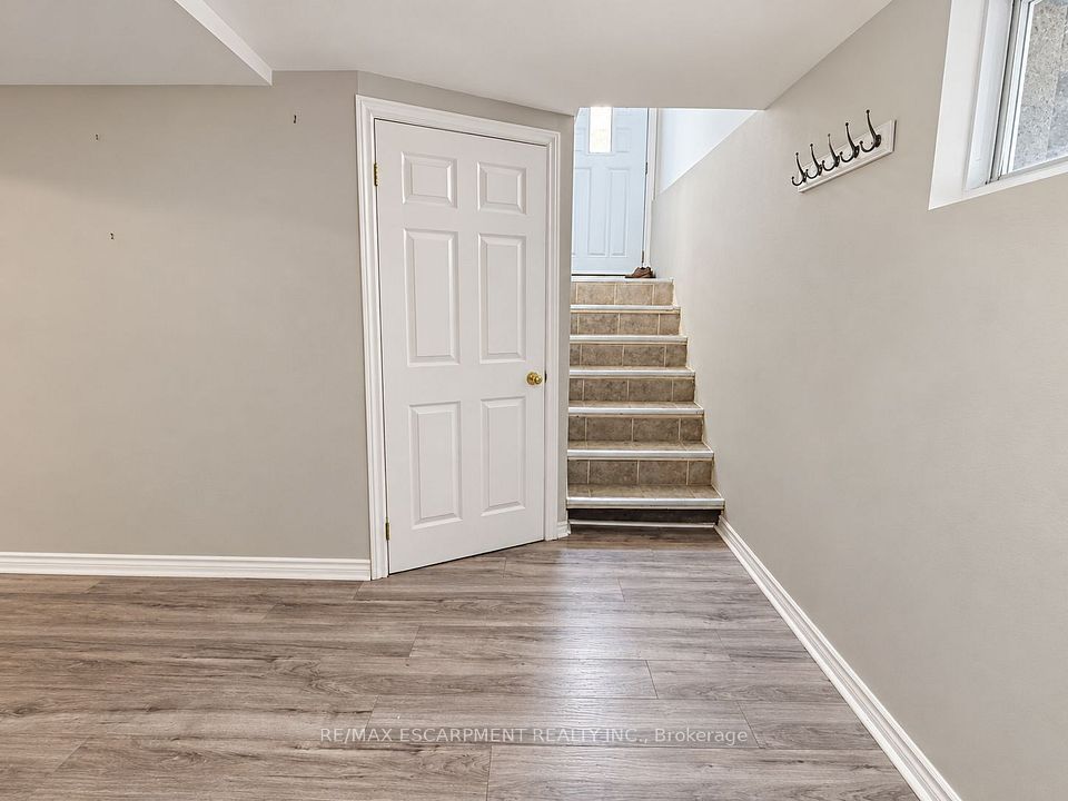 272 Upper Paradise Road, Hamilton, ON L9C 5C2 17