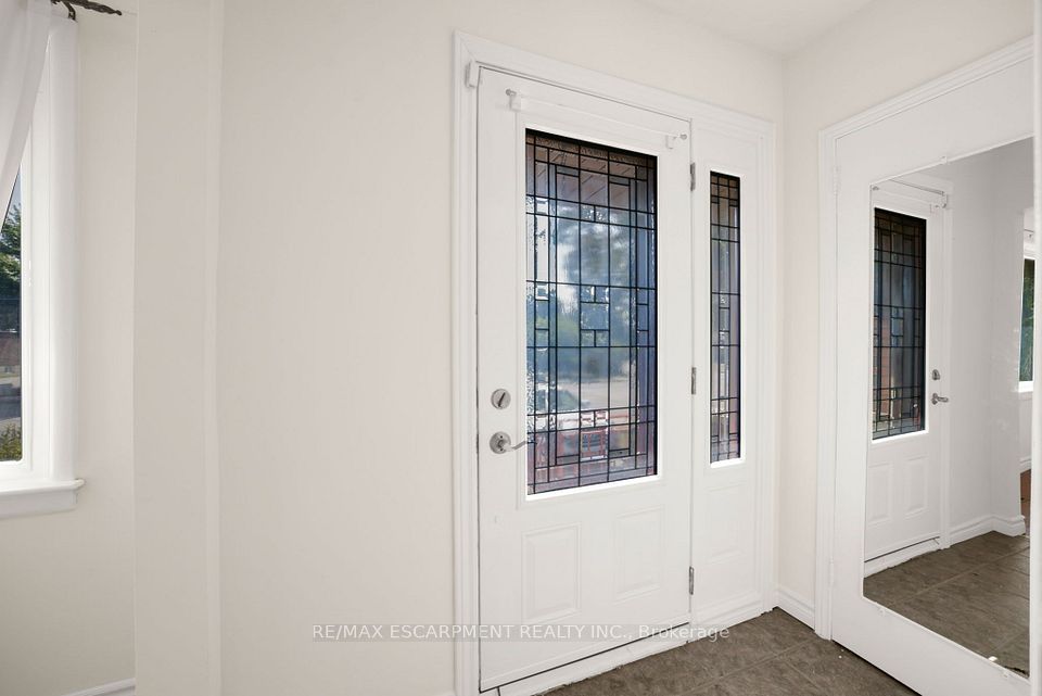 272 Upper Paradise Road, Hamilton, ON L9C 5C2 3