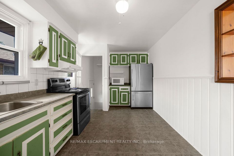 272 Upper Paradise Road, Hamilton, ON L9C 5C2 9