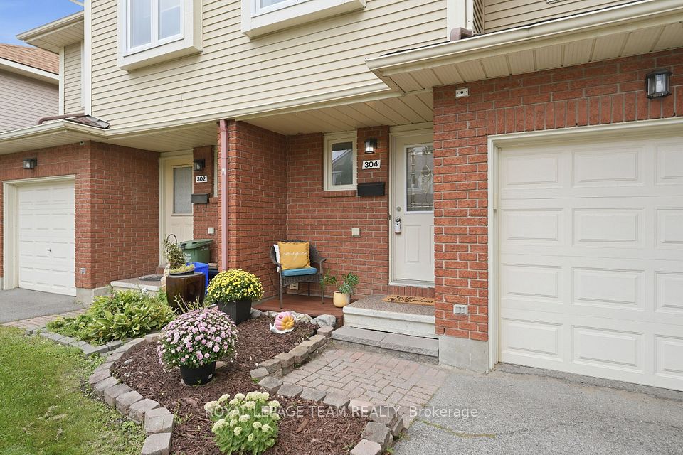 304 Valade Crescent, Orleans - Cumberland and Area, ON K4A 2X3 4