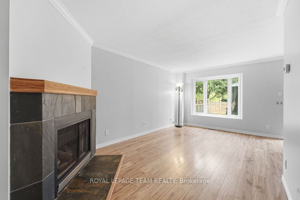 304 Valade Crescent, Orleans - Cumberland and Area, ON K4A 2X3 8