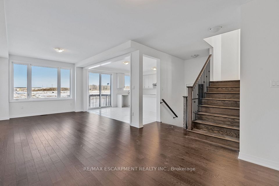 7 Blain Drive, Hamilton, ON L0R 1C0 9