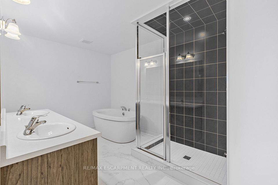 7 Blain Drive, Hamilton, ON L0R 1C0 25