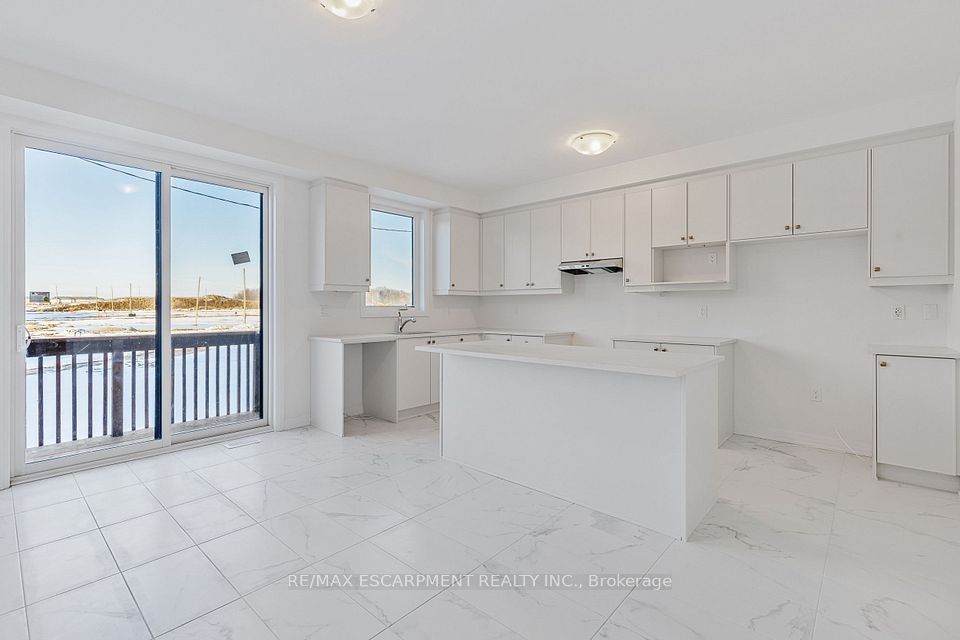 7 Blain Drive, Hamilton, ON L0R 1C0 12