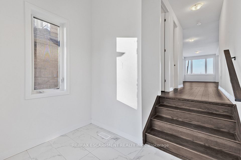7 Blain Drive, Hamilton, ON L0R 1C0 6