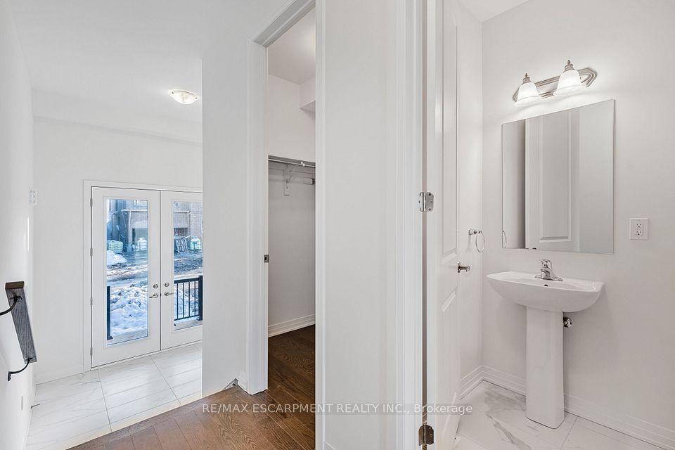 7 Blain Drive, Hamilton, ON L0R 1C0 7
