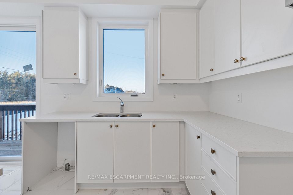 7 Blain Drive, Hamilton, ON L0R 1C0 13
