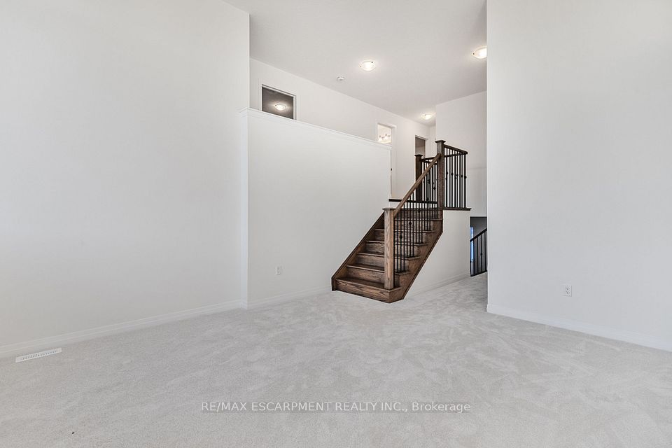 7 Blain Drive, Hamilton, ON L0R 1C0 20