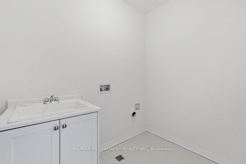 7 Blain Drive, Hamilton, ON L0R 1C0 19