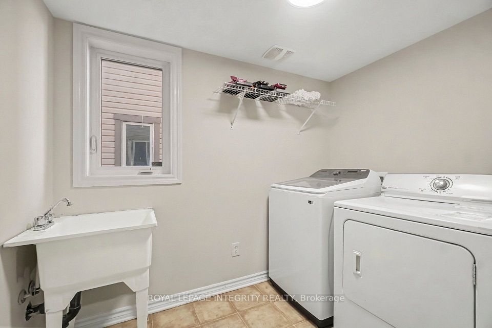 3895 Strandherd Drive, Barrhaven, ON K2J 0K1 11