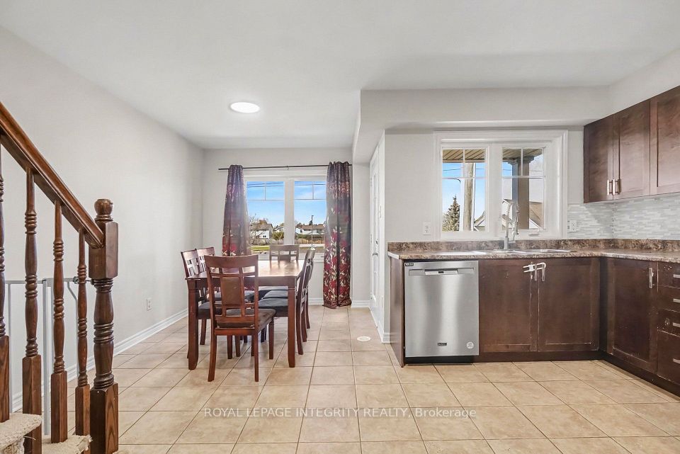 3895 Strandherd Drive, Barrhaven, ON K2J 0K1 5