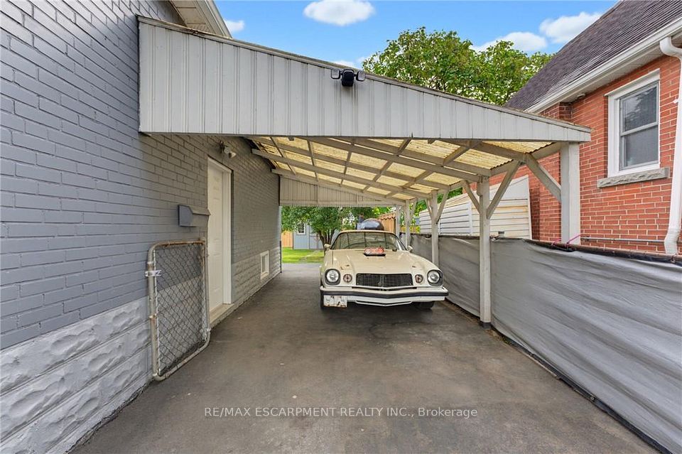 551 Upper Sherman Avenue, Hamilton, ON L8V 3L9 4