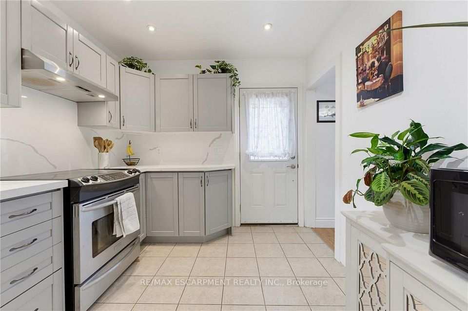 551 Upper Sherman Avenue, Hamilton, ON L8V 3L9 5
