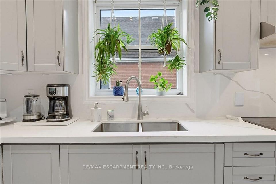 551 Upper Sherman Avenue, Hamilton, ON L8V 3L9 7