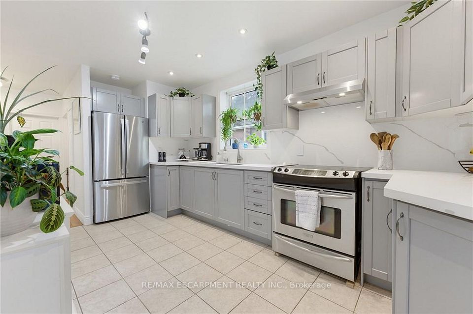 551 Upper Sherman Avenue, Hamilton, ON L8V 3L9 6