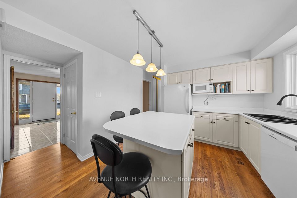 35 Wynford Avenue, South of Baseline to Knoxdale, ON K2G 3Z2 5