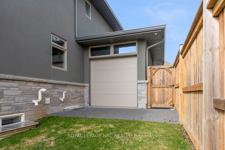 80 Days Avenue, Thorold, ON L2V 0E6 12