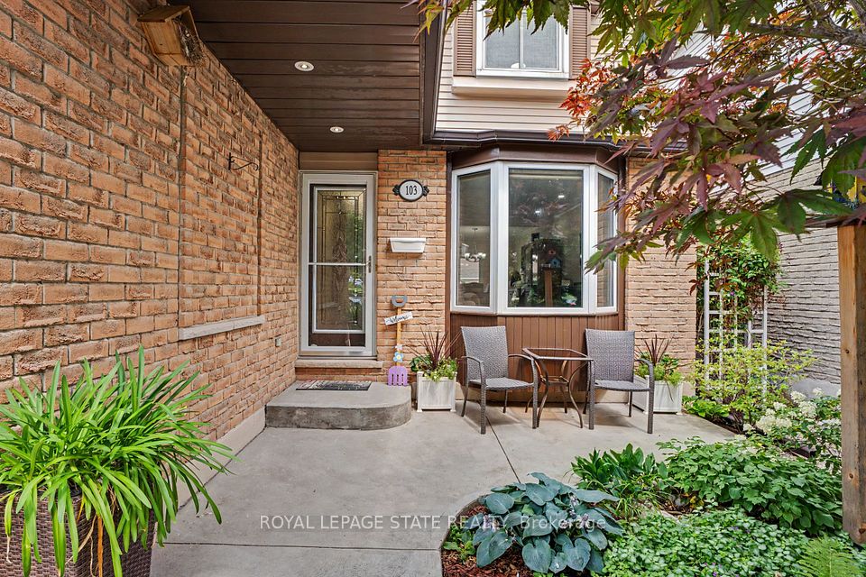 103 Glenashton Drive, Hamilton, ON L8G 4E6 3