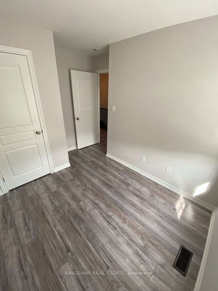 16 Kenridge Terrace, Hamilton, ON L8J 0G4 14