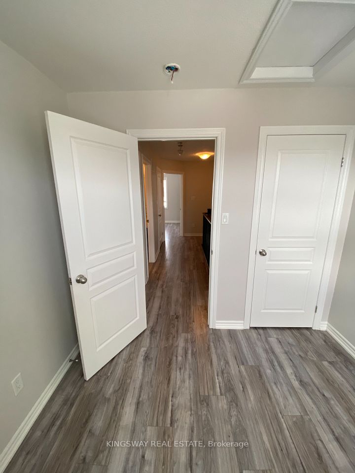 16 Kenridge Terrace, Hamilton, ON L8J 0G4 13